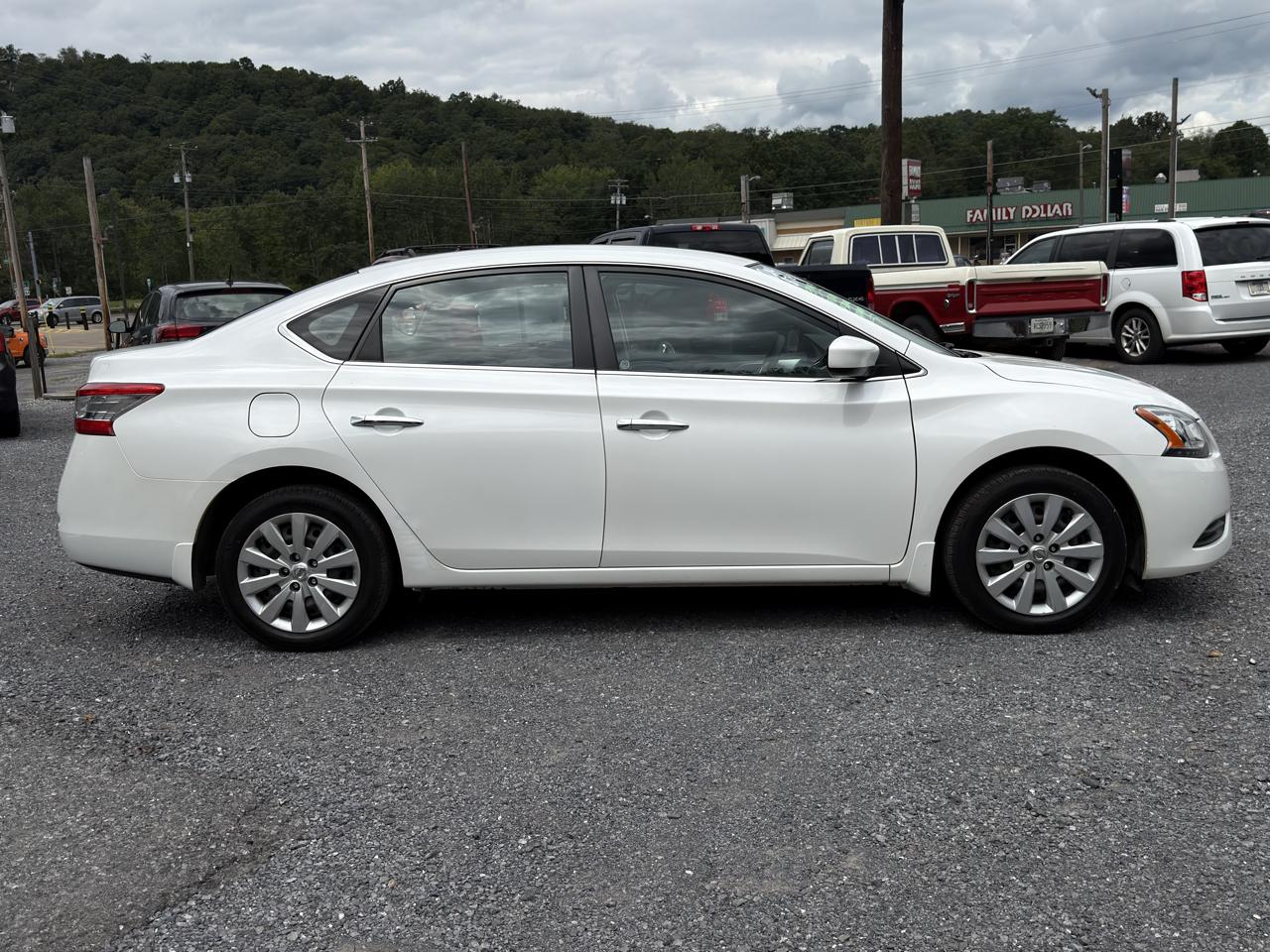 Nissan Sentra 4dr Sdn I4 CVT S 2014