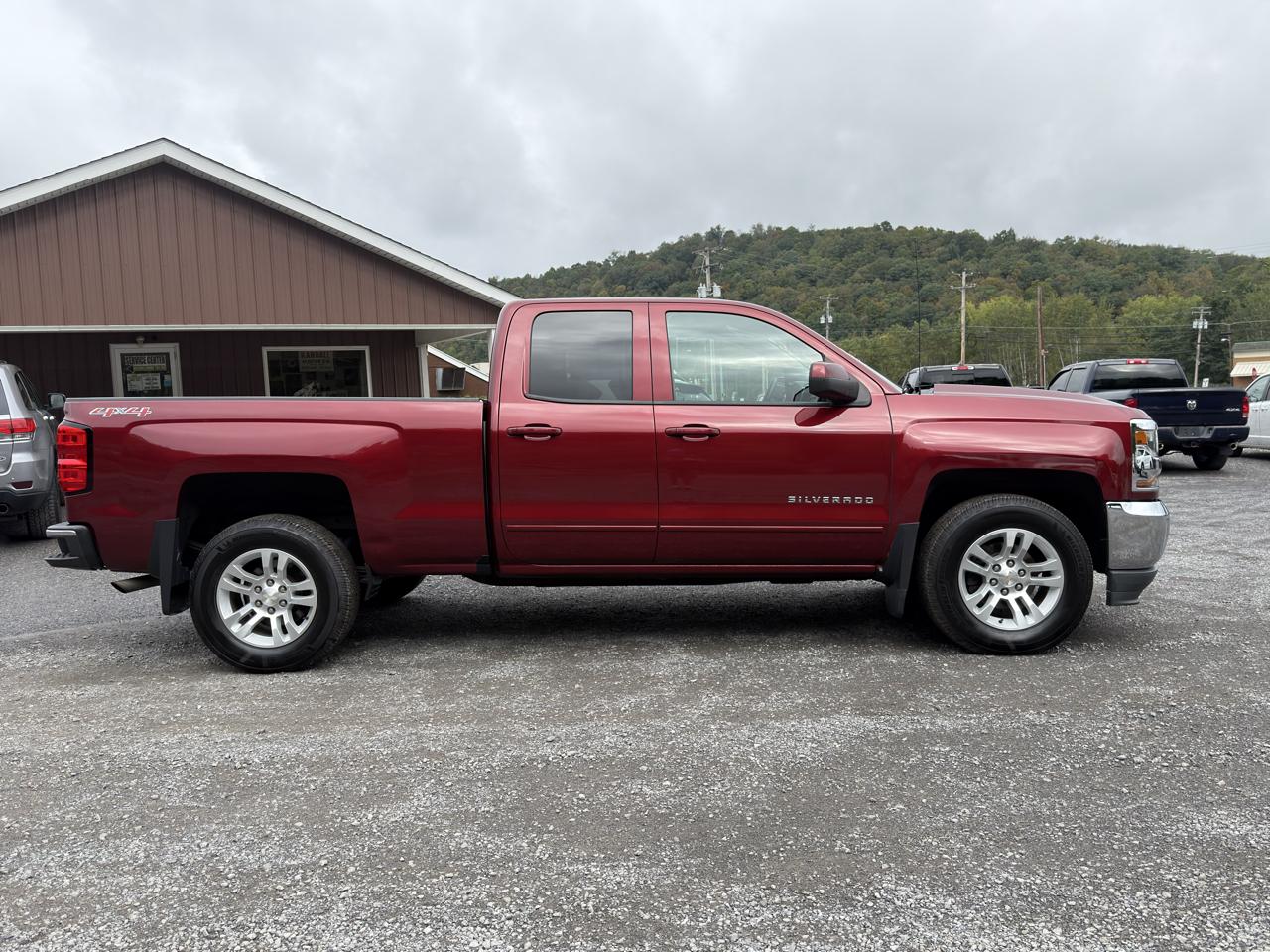 Chevrolet Silverado 1500 4WD Double Cab 143.5" LT w/1LT 2017