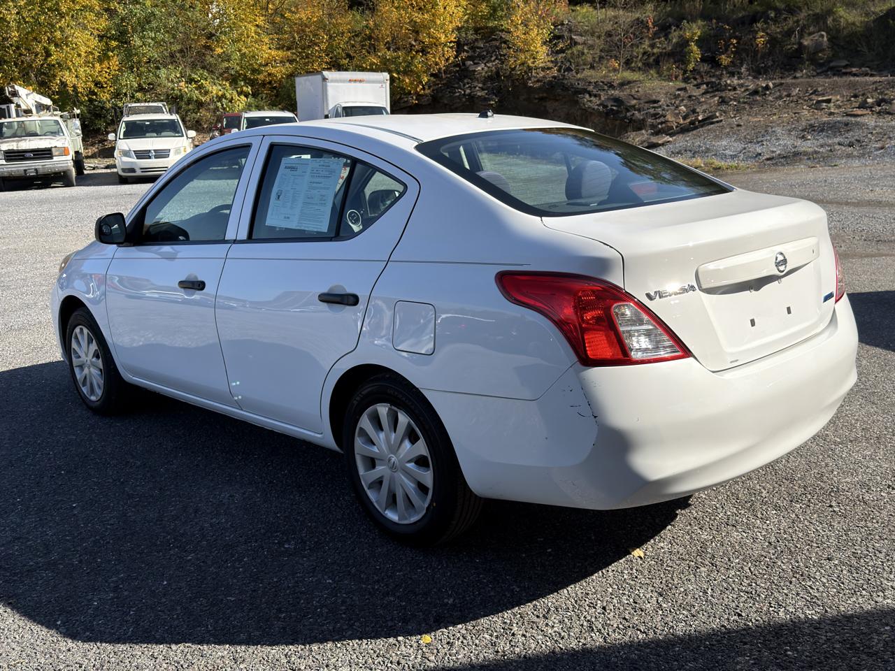 Nissan Versa 4dr Sdn Manual 1.6 S 2012