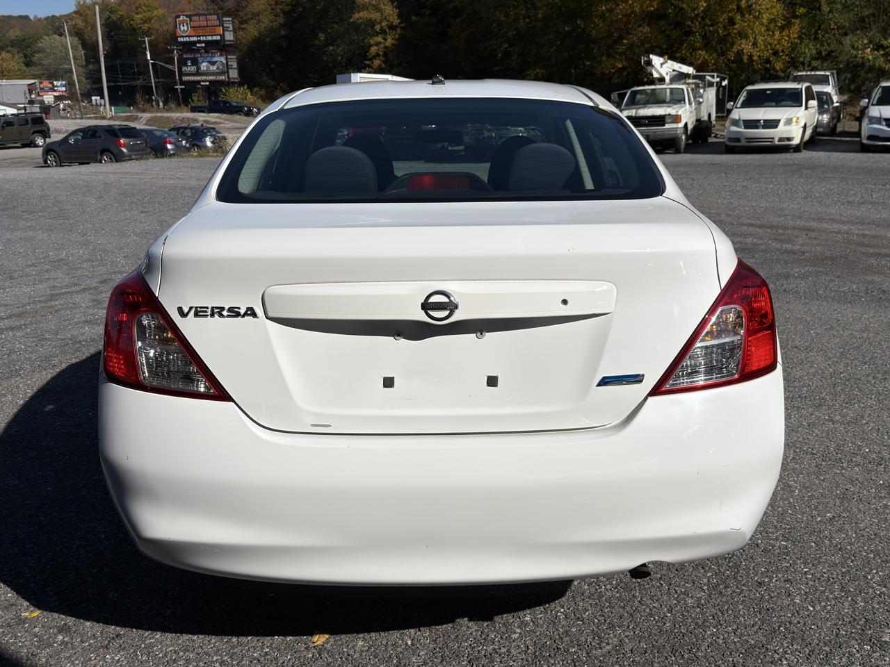 Nissan Versa 4dr Sdn Manual 1.6 S 2012