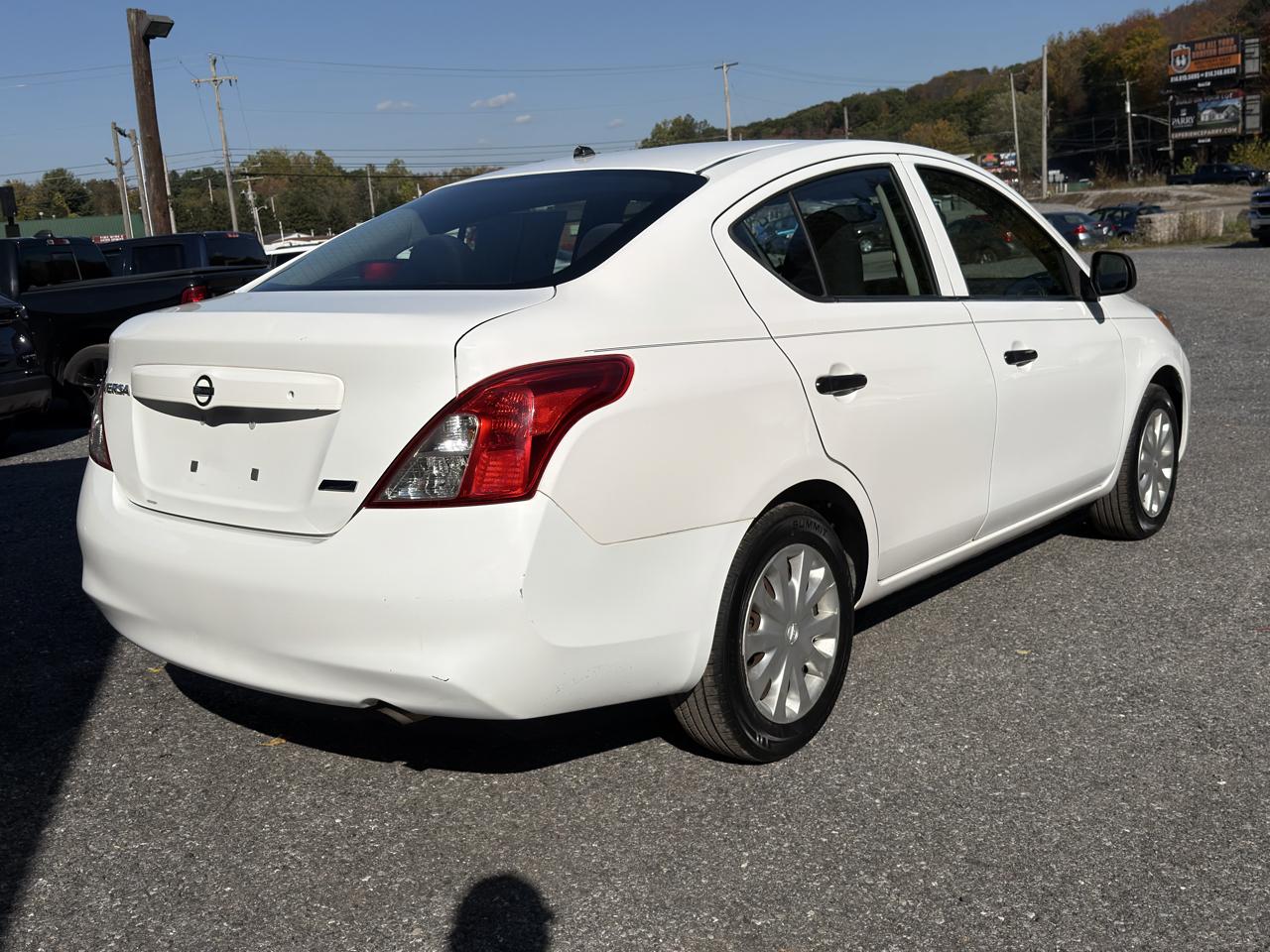 Nissan Versa 4dr Sdn Manual 1.6 S 2012