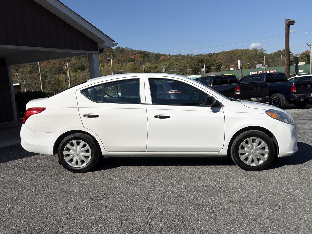 Nissan Versa 4dr Sdn Manual 1.6 S 2012