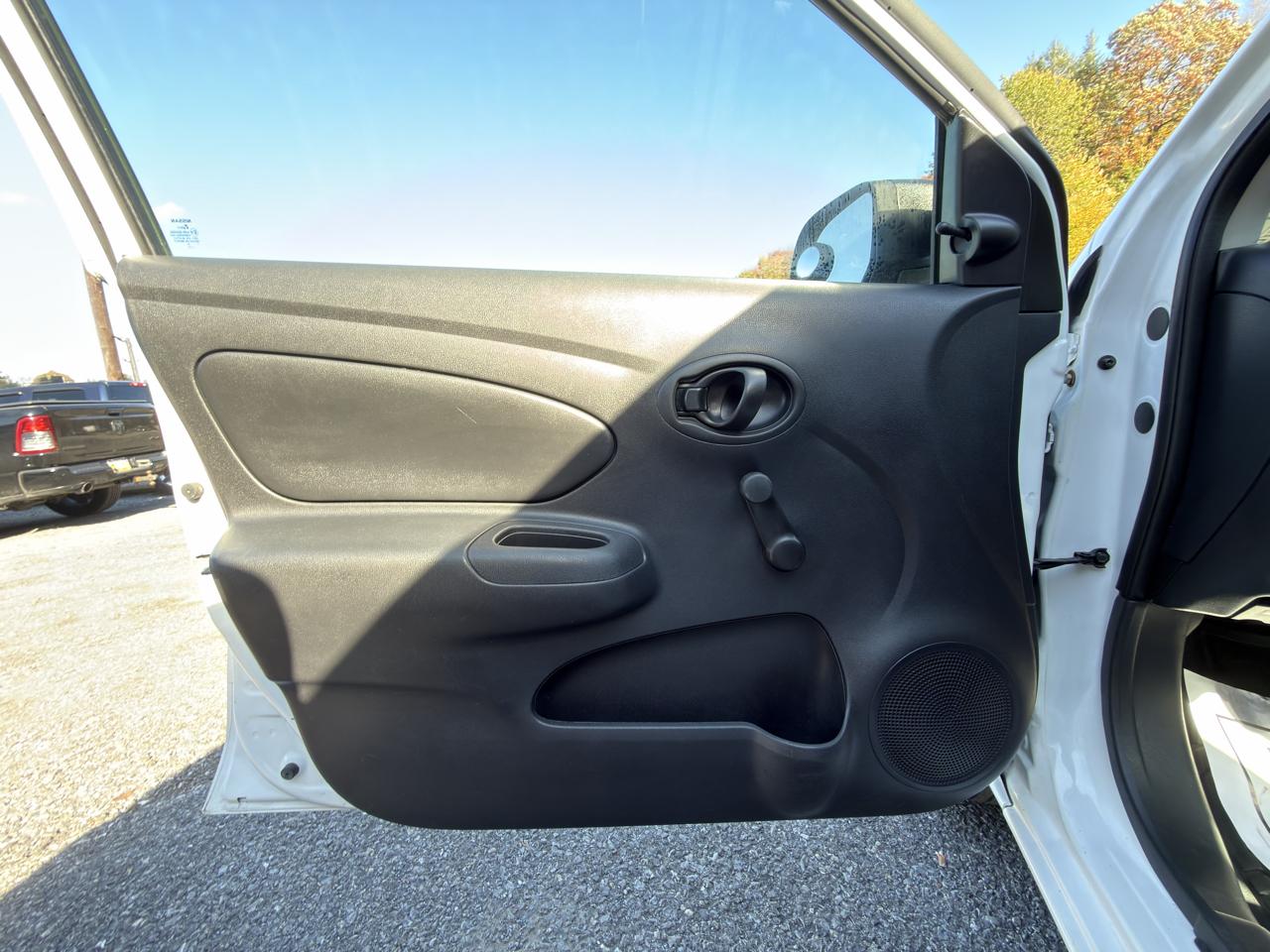Nissan Versa 4dr Sdn Manual 1.6 S 2012