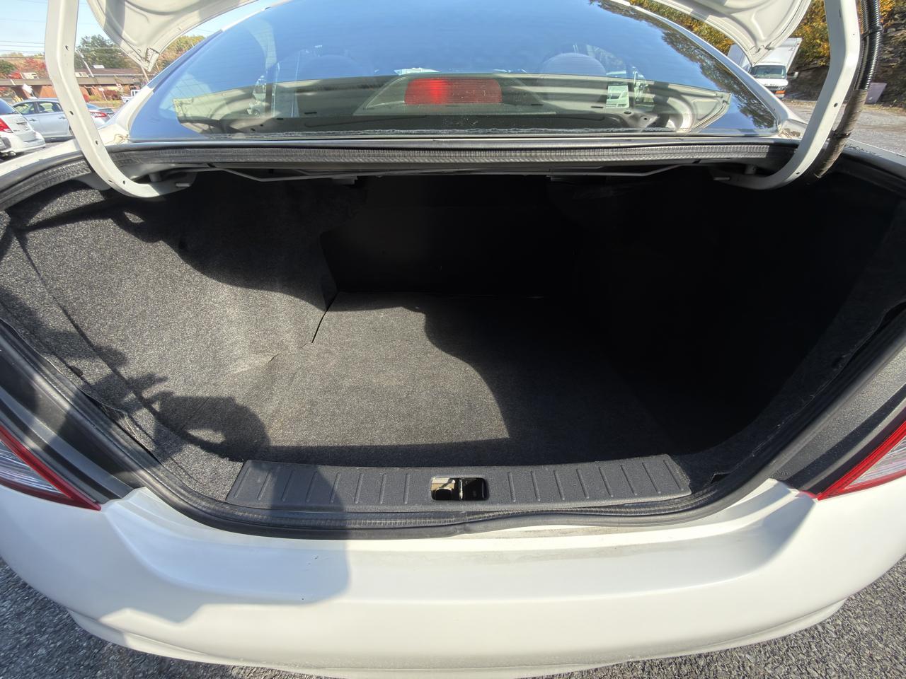 Nissan Versa 4dr Sdn Manual 1.6 S 2012