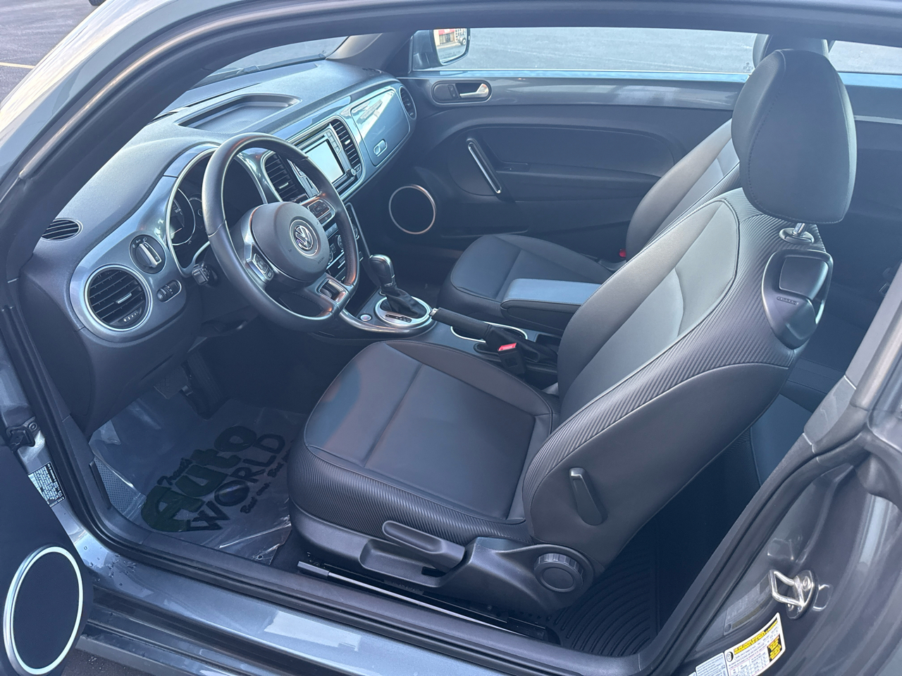 Volkswagen Beetle SE Auto 2018