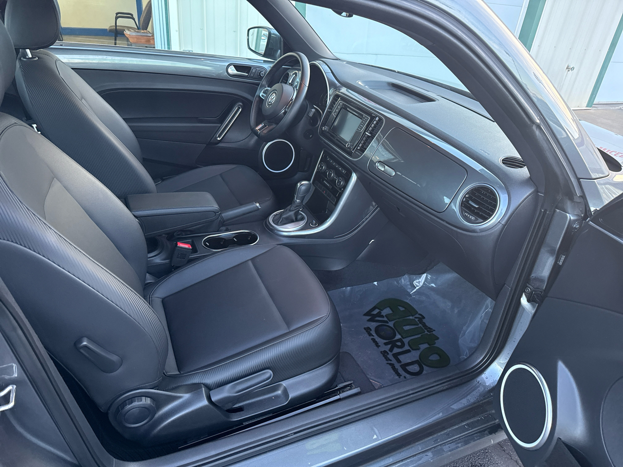 Volkswagen Beetle SE Auto 2018