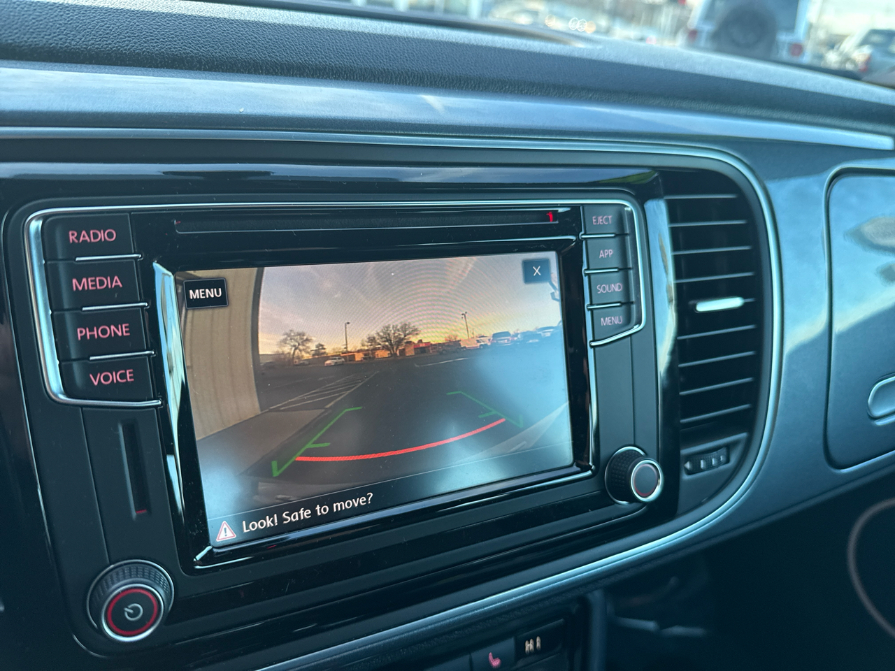 Volkswagen Beetle SE Auto 2018