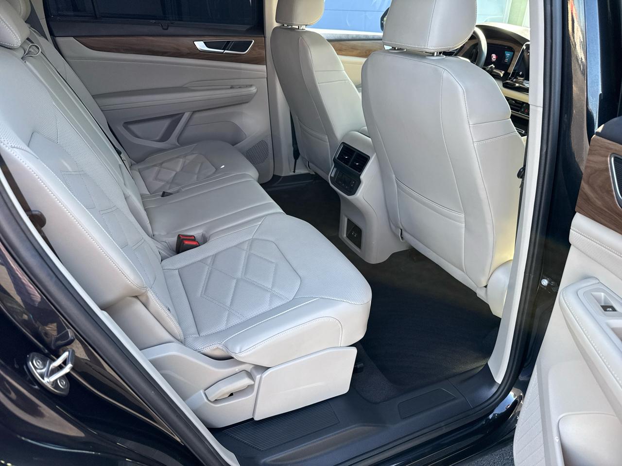 Volkswagen Atlas 2.0T SE w/Technology FWD 2024