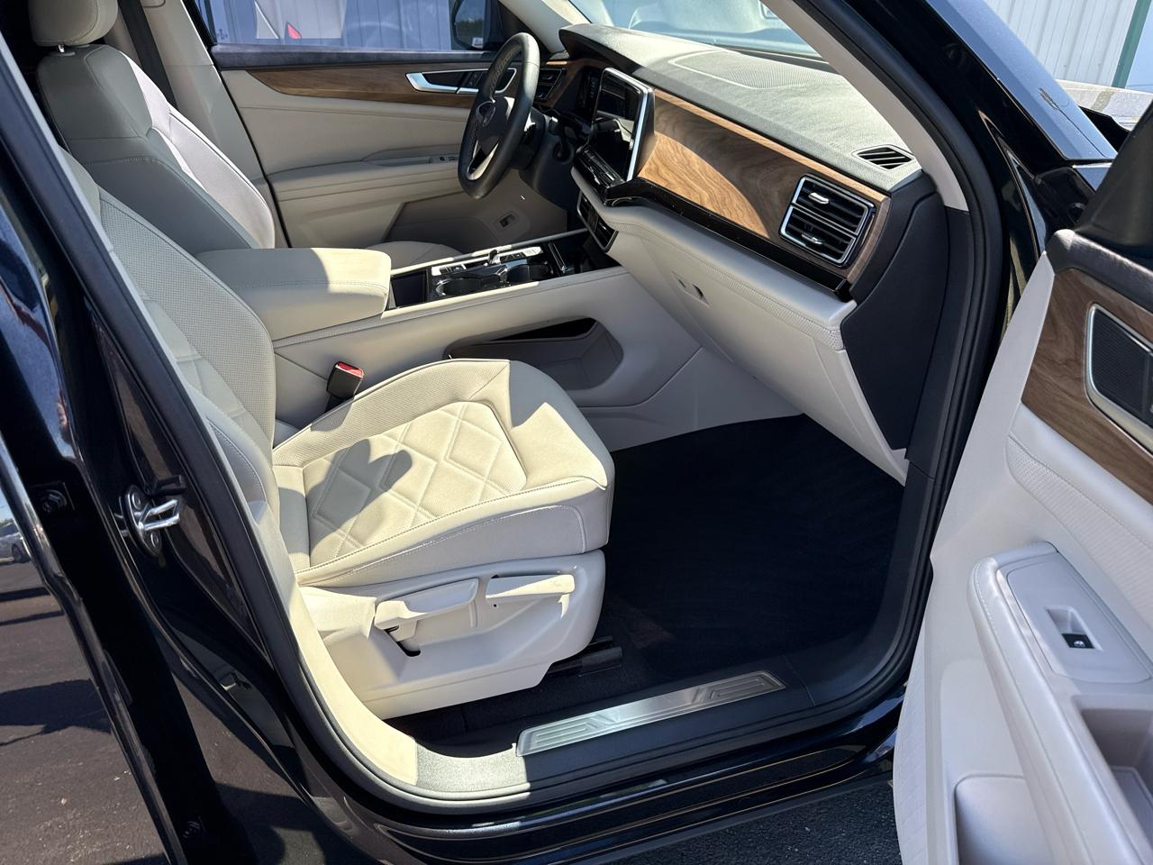 Volkswagen Atlas 2.0T SE w/Technology FWD 2024