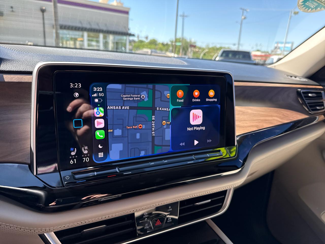 Volkswagen Atlas 2.0T SE w/Technology FWD 2024