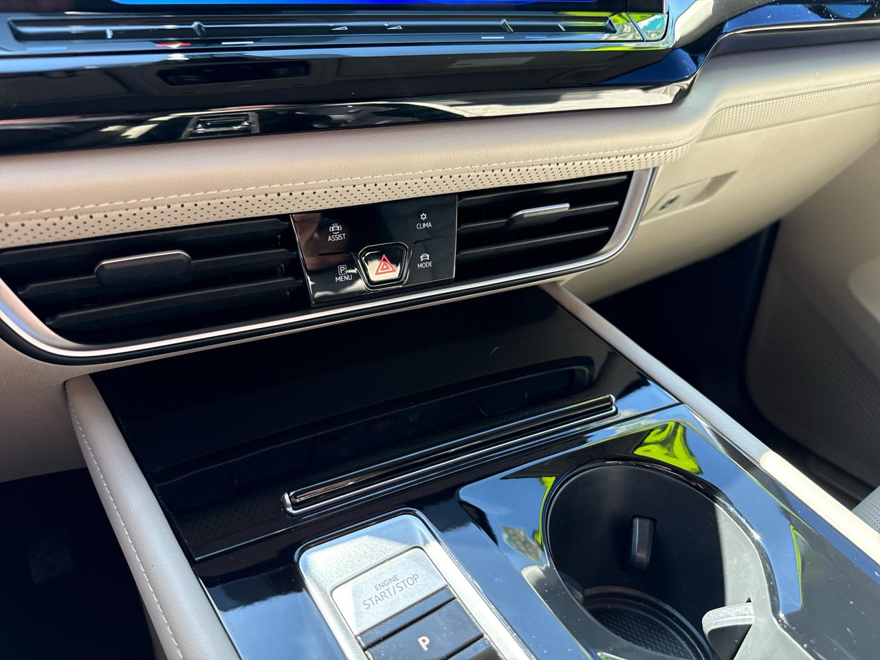 Volkswagen Atlas 2.0T SE w/Technology FWD 2024