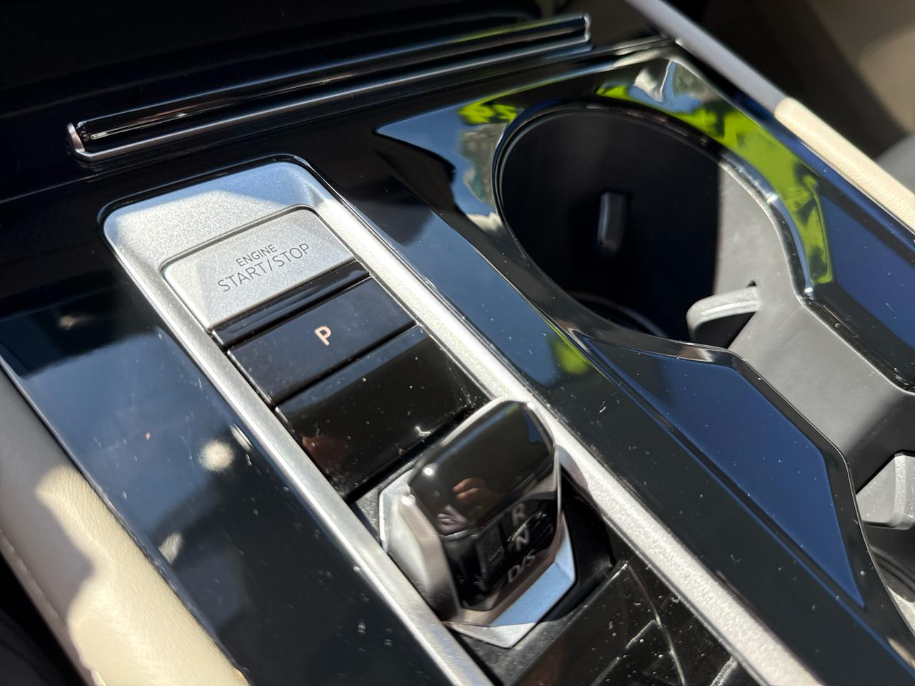 Volkswagen Atlas 2.0T SE w/Technology FWD 2024