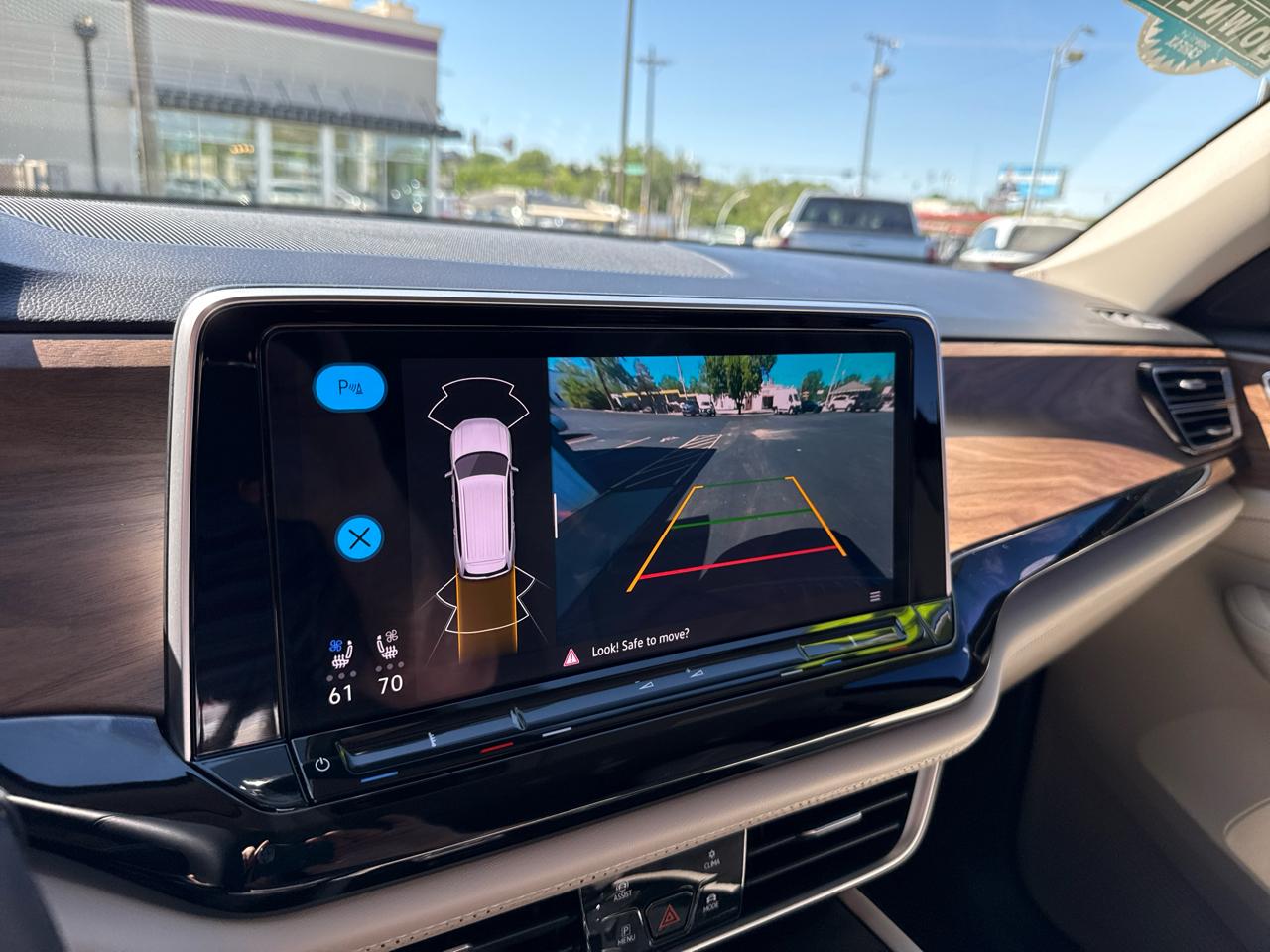 Volkswagen Atlas 2.0T SE w/Technology FWD 2024