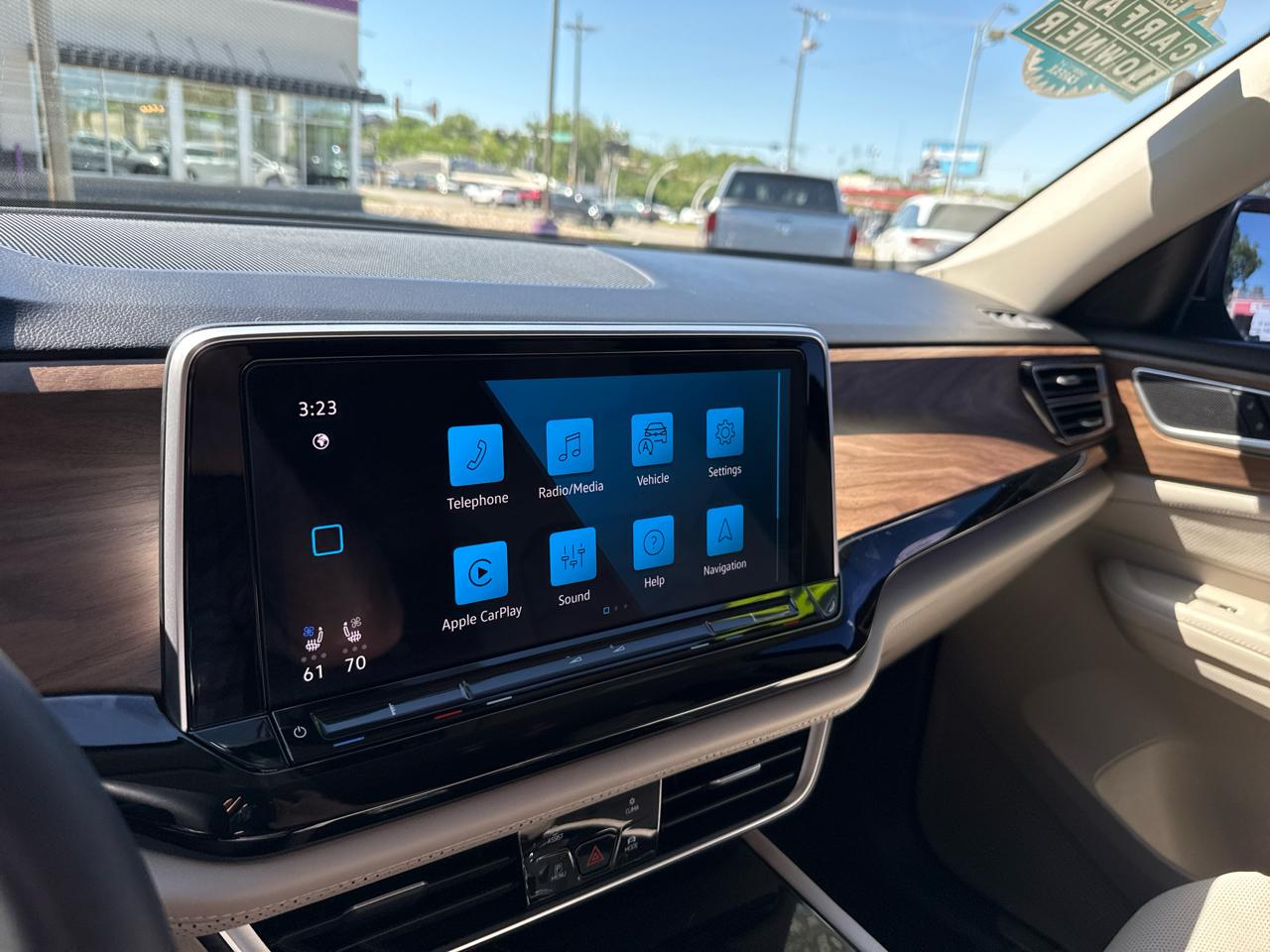 Volkswagen Atlas 2.0T SE w/Technology FWD 2024