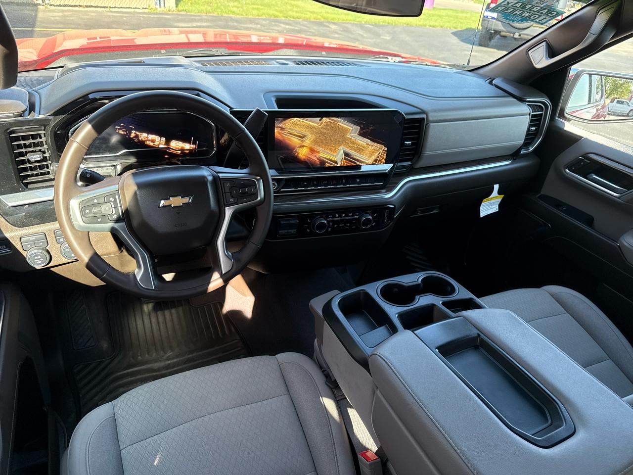 Chevrolet Silverado 1500 4WD Crew Cab 147" LT w/1LT 2023