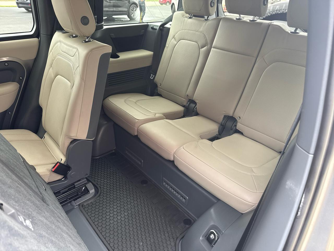 2023 Land Rover Defender S - Photo 10