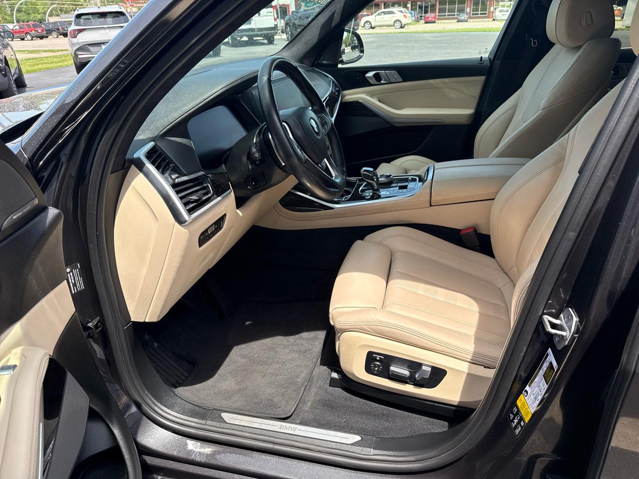 BMW X7 xDrive40i Sports Activity Vehicle 2021