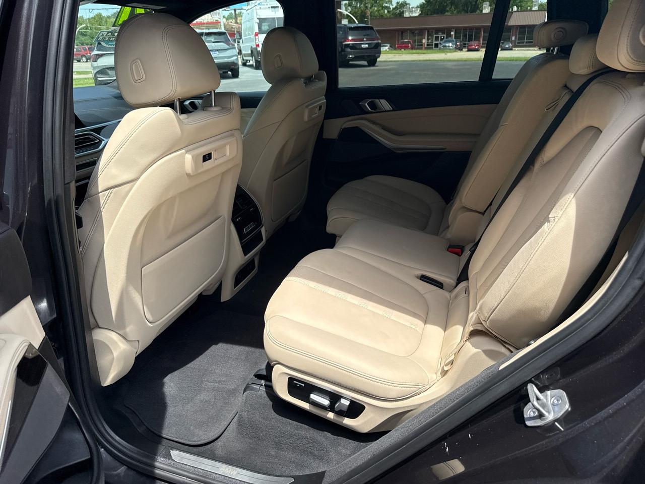 BMW X7 xDrive40i Sports Activity Vehicle 2021