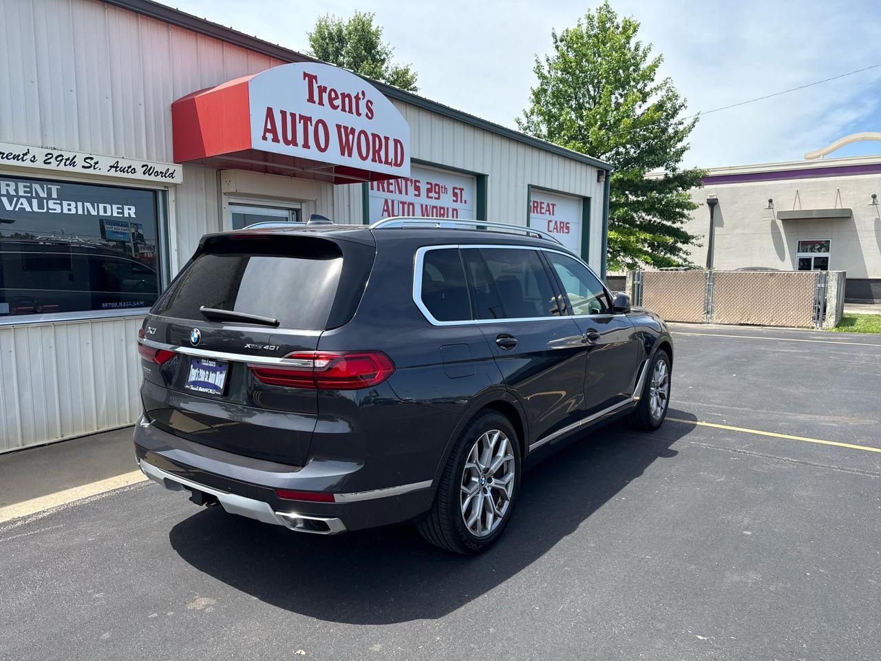 BMW X7 xDrive40i Sports Activity Vehicle 2021