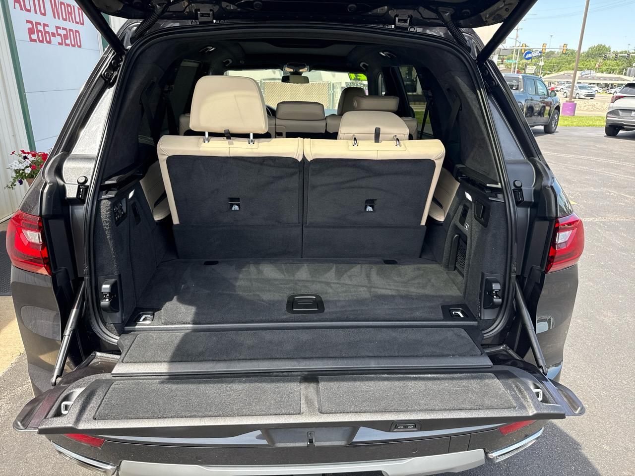 BMW X7 xDrive40i Sports Activity Vehicle 2021