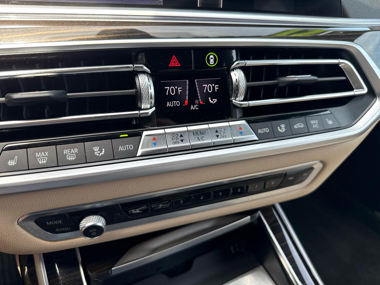 BMW X7 xDrive40i Sports Activity Vehicle 2021
