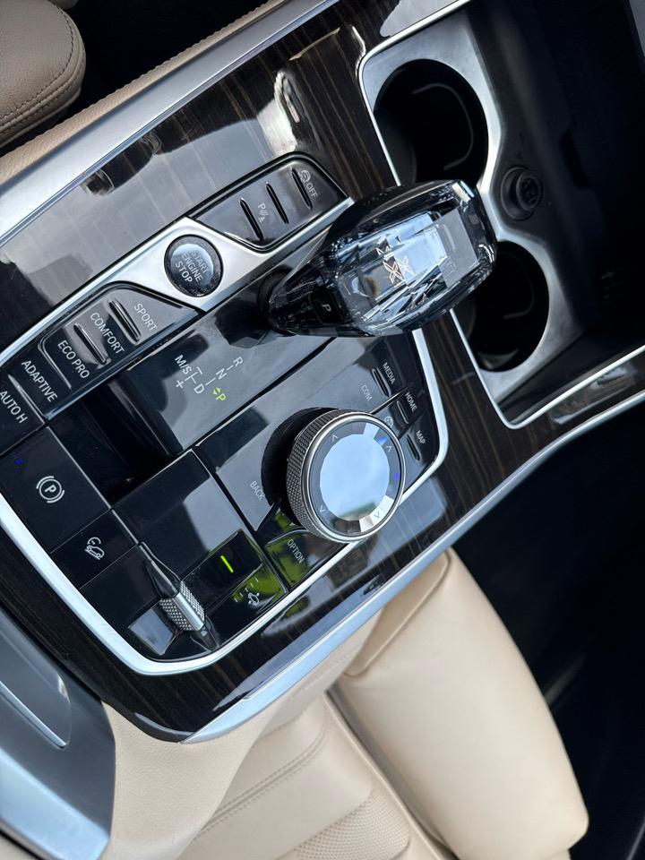 BMW X7 xDrive40i Sports Activity Vehicle 2021