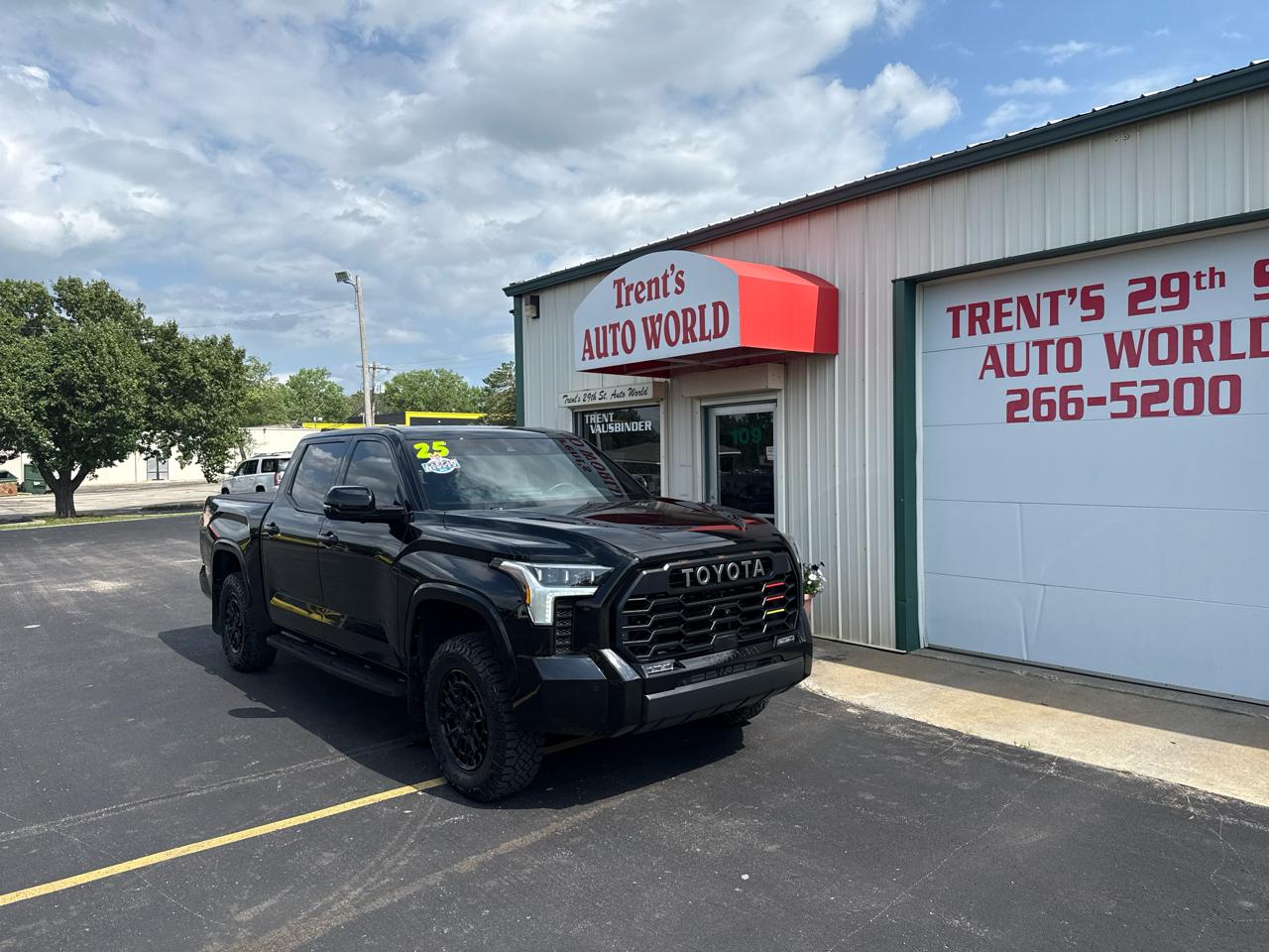 Toyota Tundra 4WD Platinum CrewMax 5.5' Bed (Natl) 2025