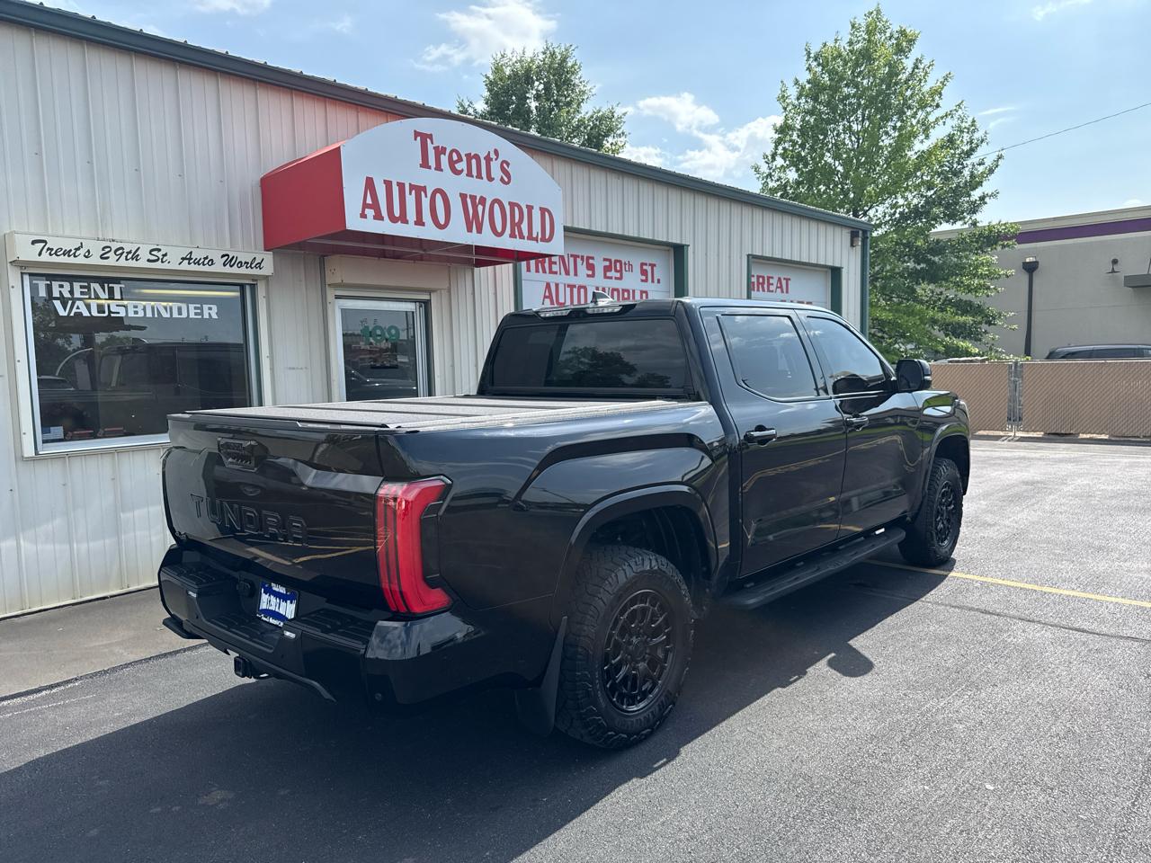 Toyota Tundra 4WD Platinum CrewMax 5.5' Bed (Natl) 2025