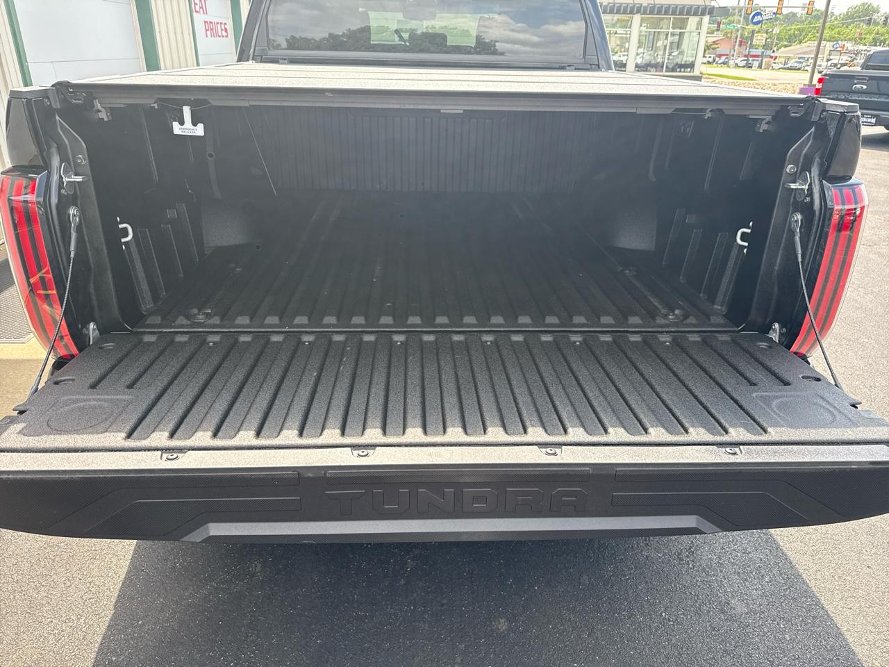 Toyota Tundra 4WD Platinum CrewMax 5.5' Bed (Natl) 2025