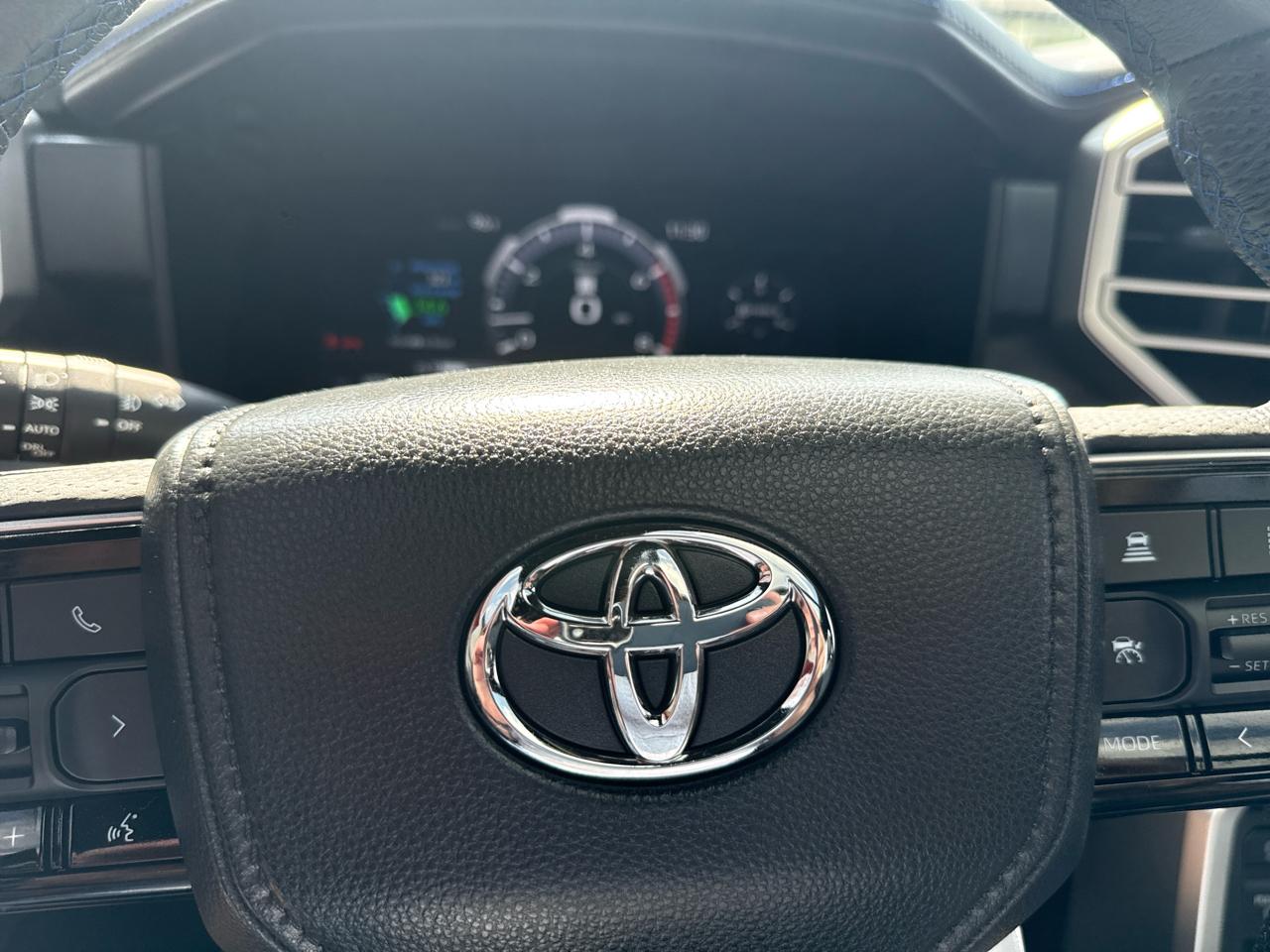 Toyota Tundra 4WD Platinum CrewMax 5.5' Bed (Natl) 2025