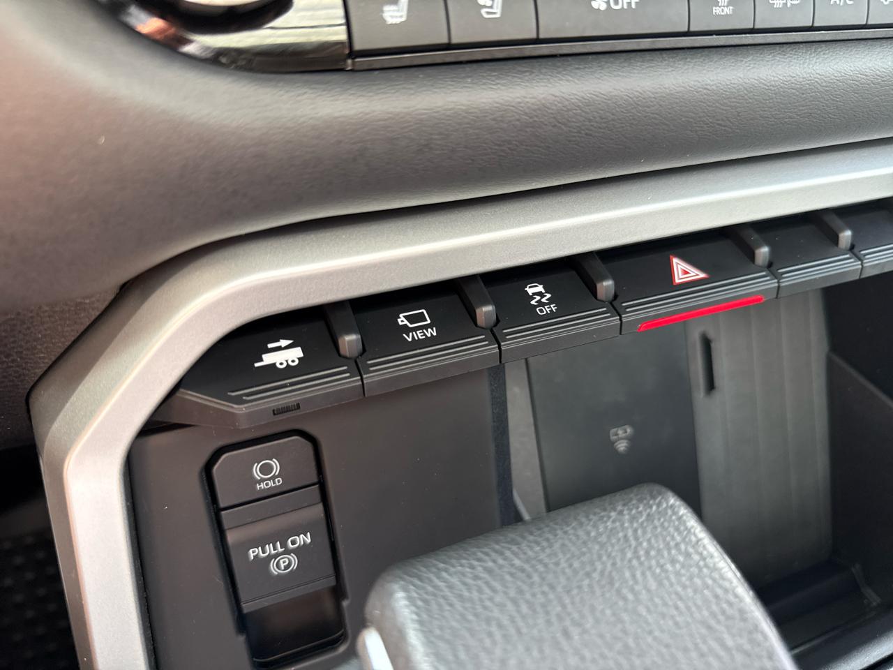 Toyota Tundra 4WD Platinum CrewMax 5.5' Bed (Natl) 2025