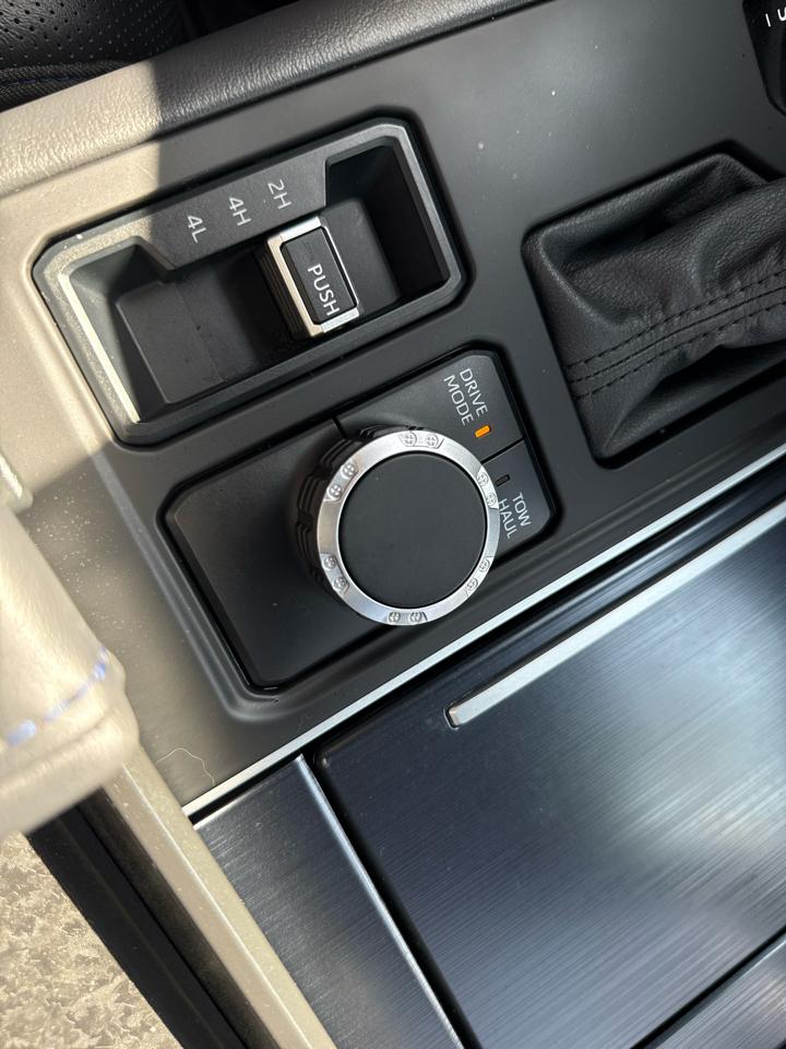 Toyota Tundra 4WD Platinum CrewMax 5.5' Bed (Natl) 2025