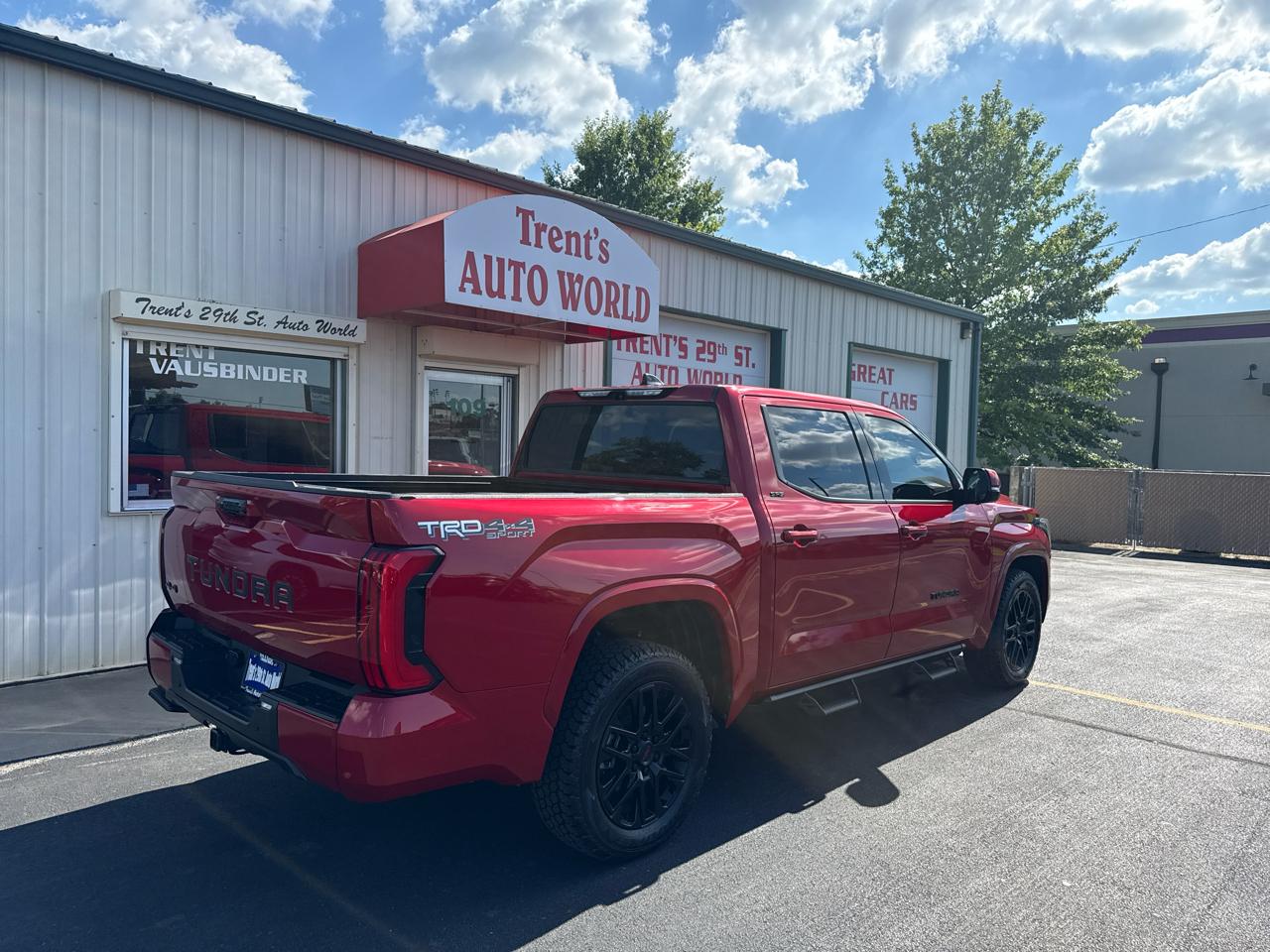 Toyota Tundra 4WD SR5 CrewMax 5.5' Bed (Natl) 2023