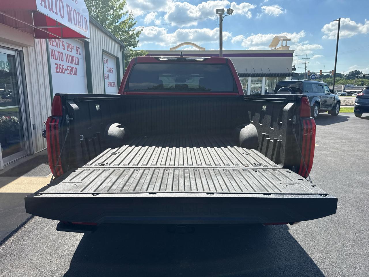 Toyota Tundra 4WD SR5 CrewMax 5.5' Bed (Natl) 2023
