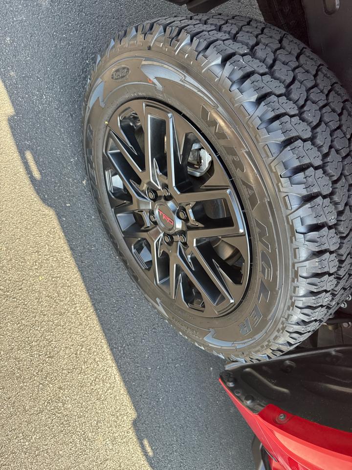 Toyota Tundra 4WD SR5 CrewMax 5.5' Bed (Natl) 2023