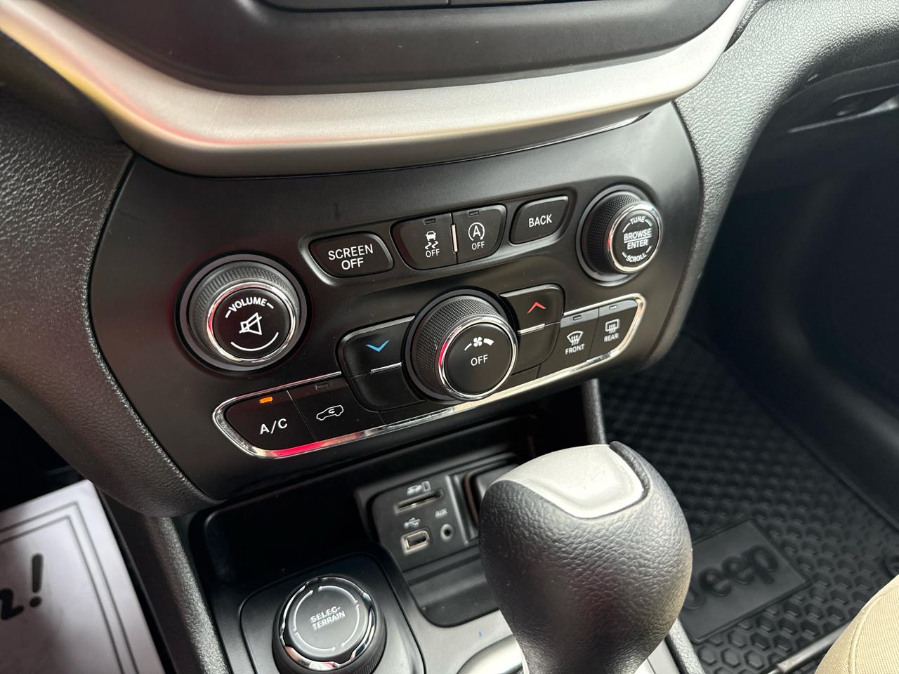 Jeep Cherokee 4WD 4dr Latitude 2015