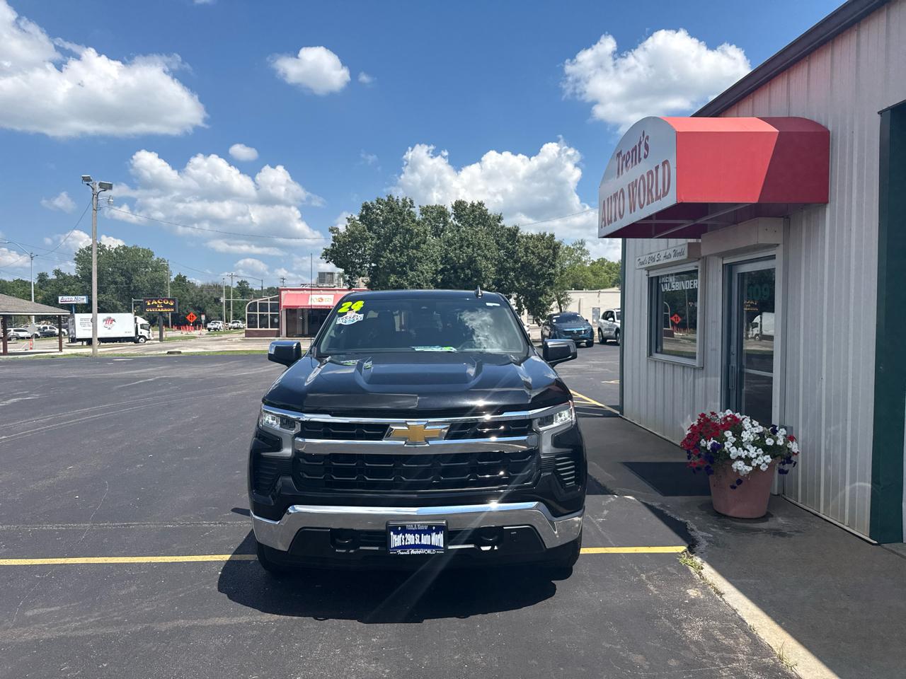 Chevrolet Silverado 1500 4WD Crew Cab 147" LT w/1LT 2024