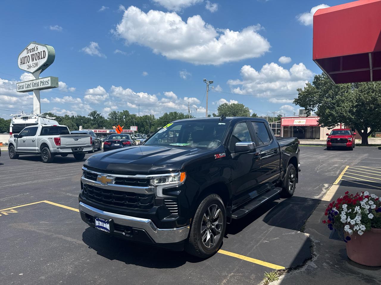 Chevrolet Silverado 1500 4WD Crew Cab 147" LT w/1LT 2024