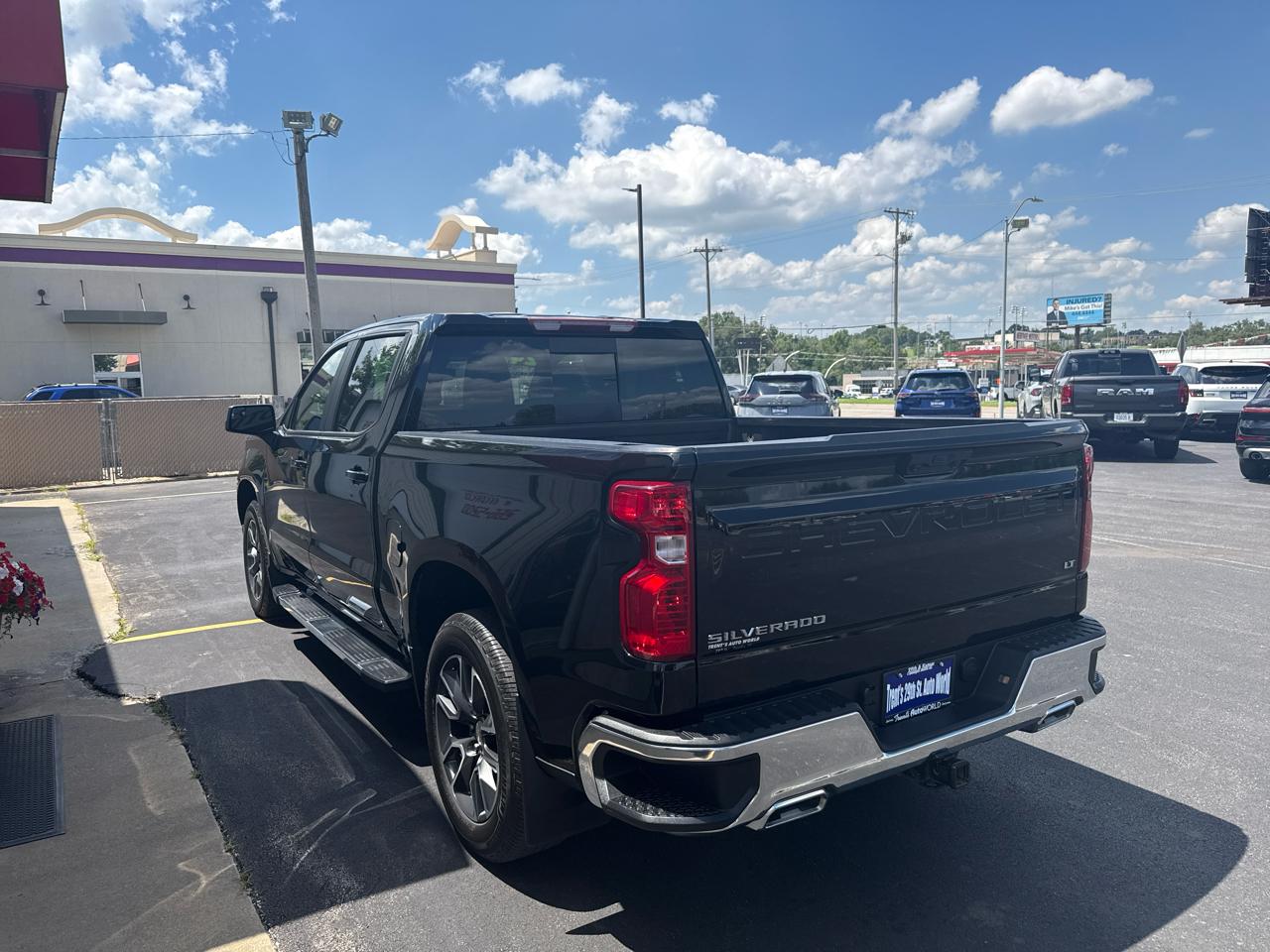 Chevrolet Silverado 1500 4WD Crew Cab 147" LT w/1LT 2024