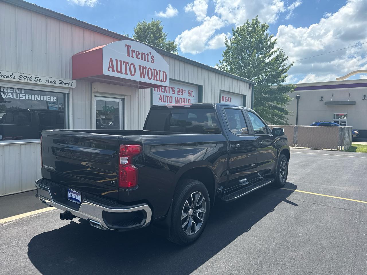 Chevrolet Silverado 1500 4WD Crew Cab 147" LT w/1LT 2024