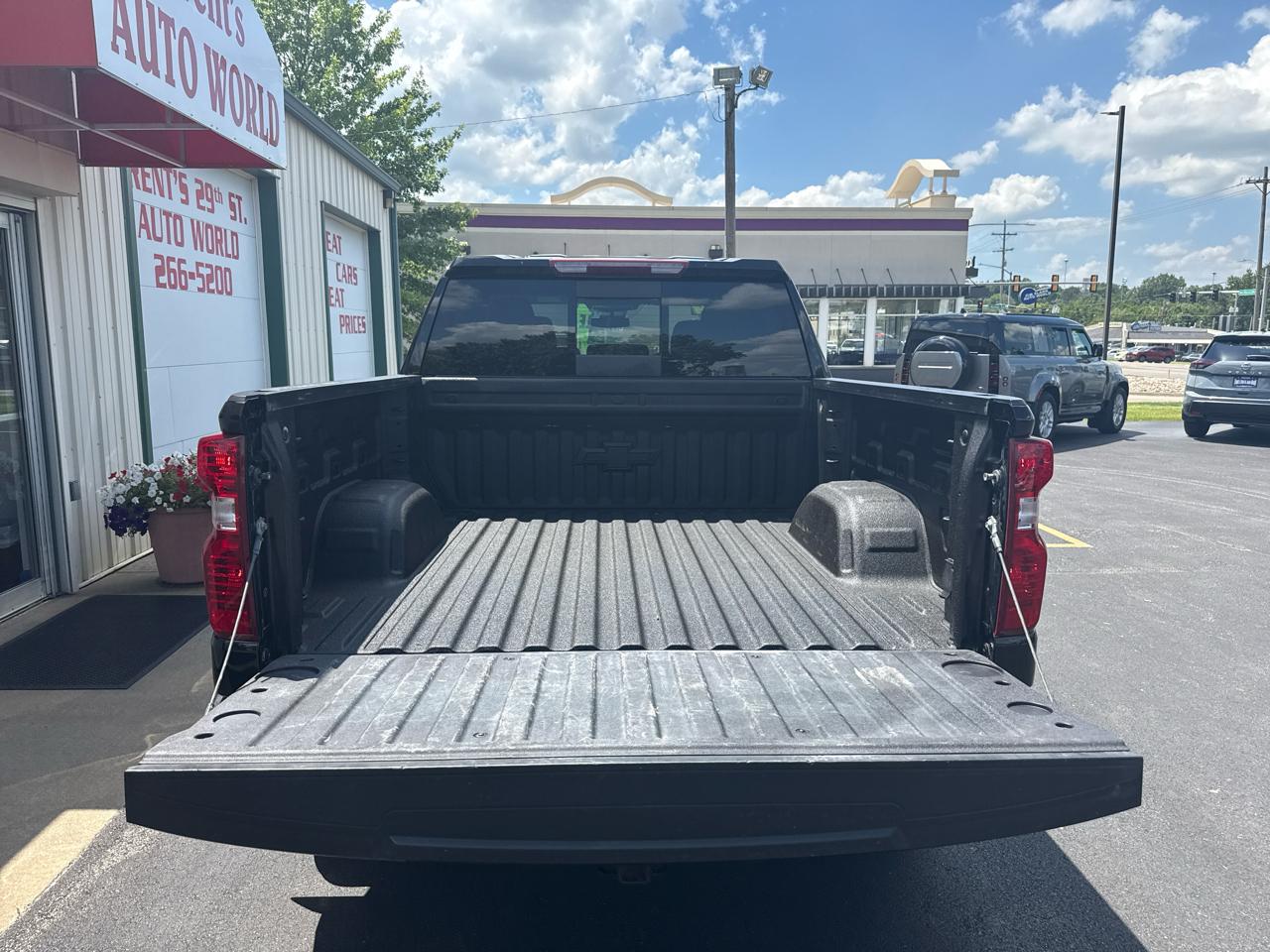 Chevrolet Silverado 1500 4WD Crew Cab 147" LT w/1LT 2024