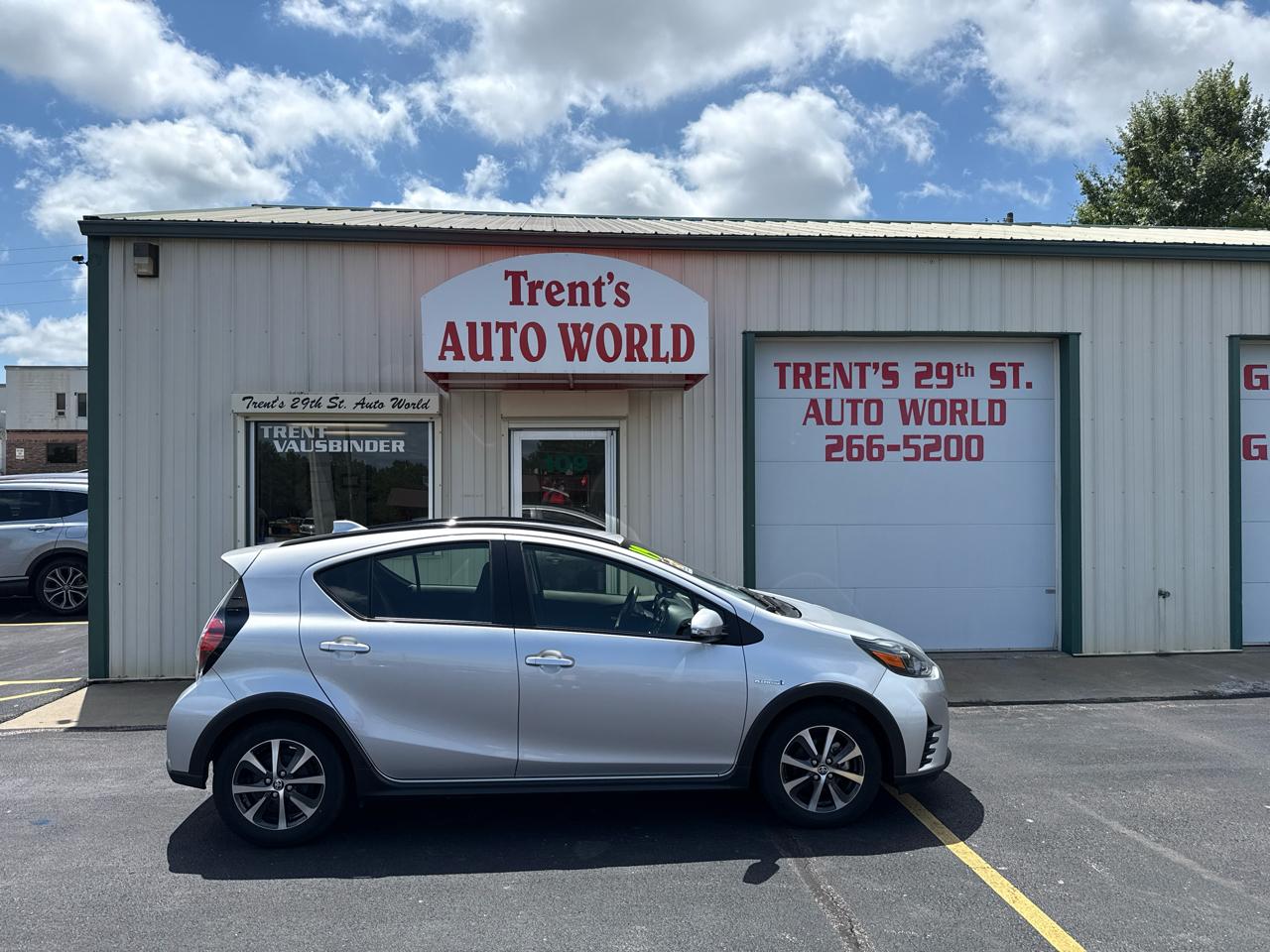 2019 Toyota Prius c L (Natl)