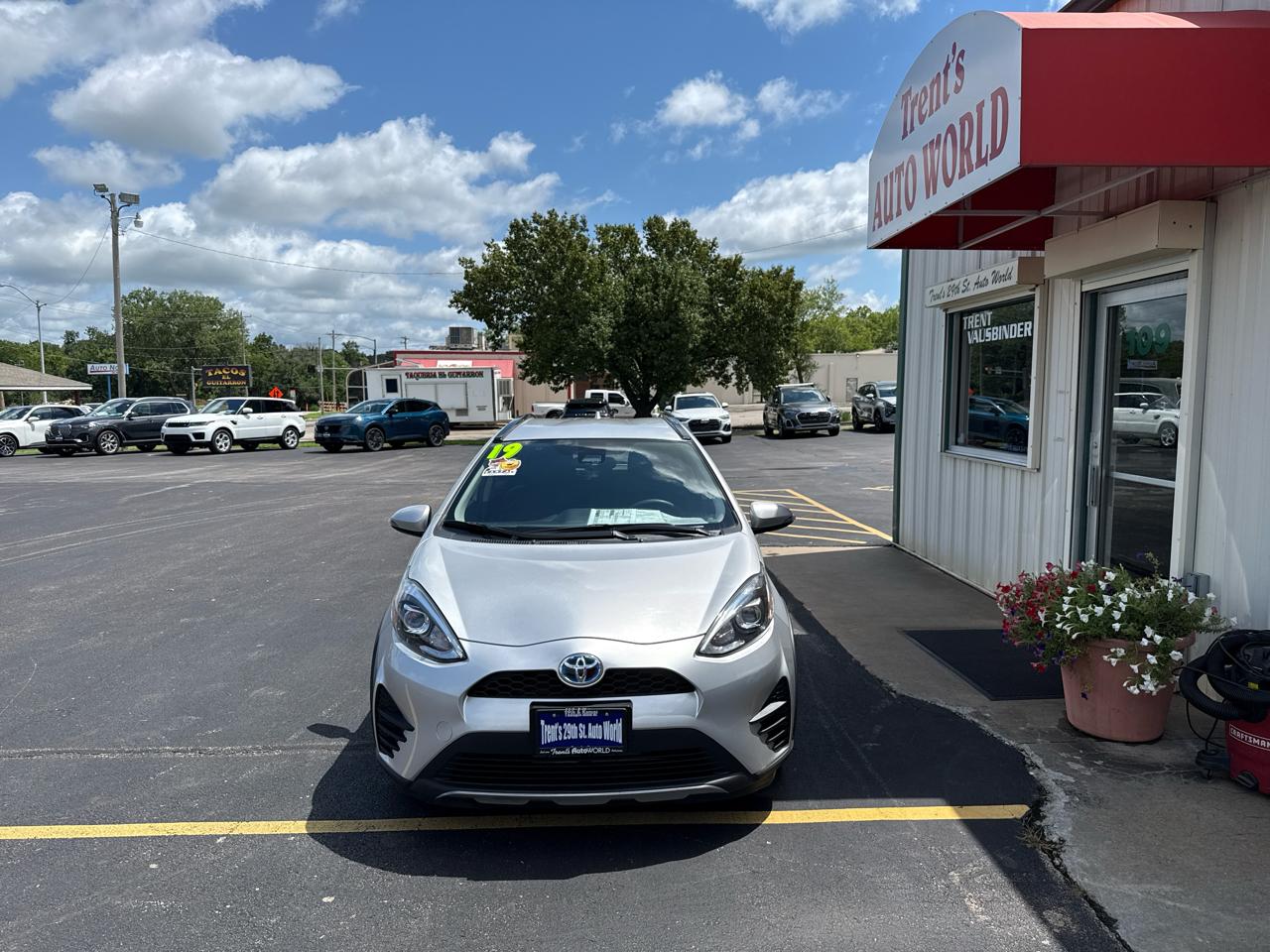 Toyota Prius c L (Natl) 2019