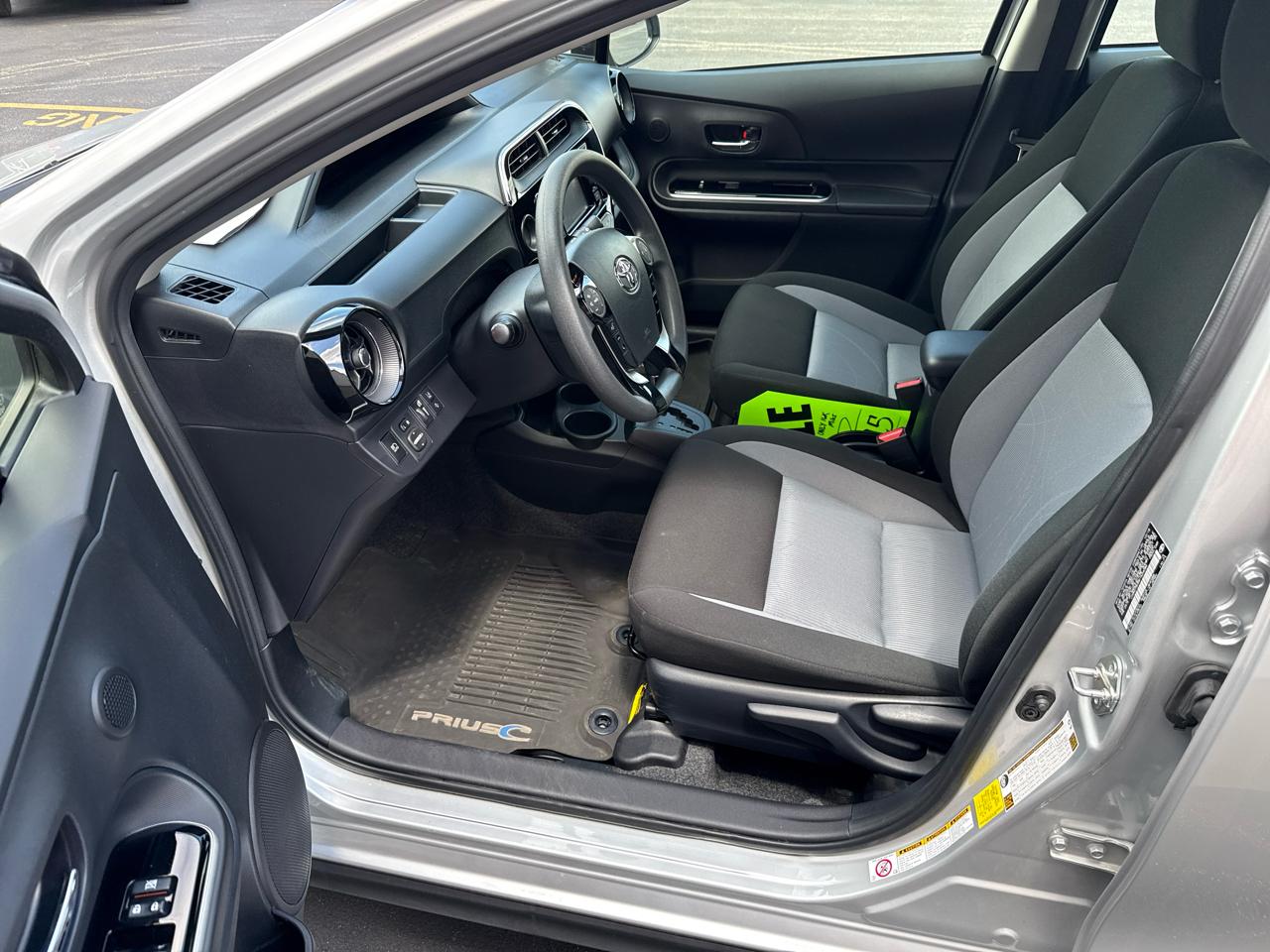 Toyota Prius c L (Natl) 2019