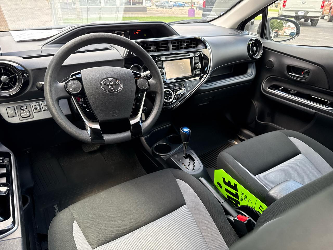 Toyota Prius c L (Natl) 2019