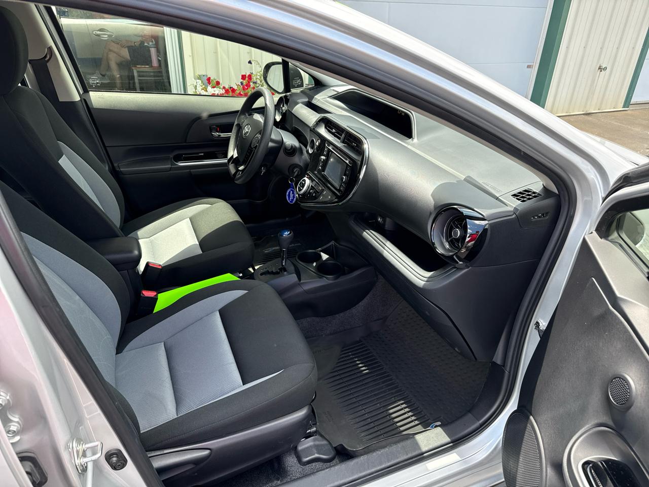Toyota Prius c L (Natl) 2019