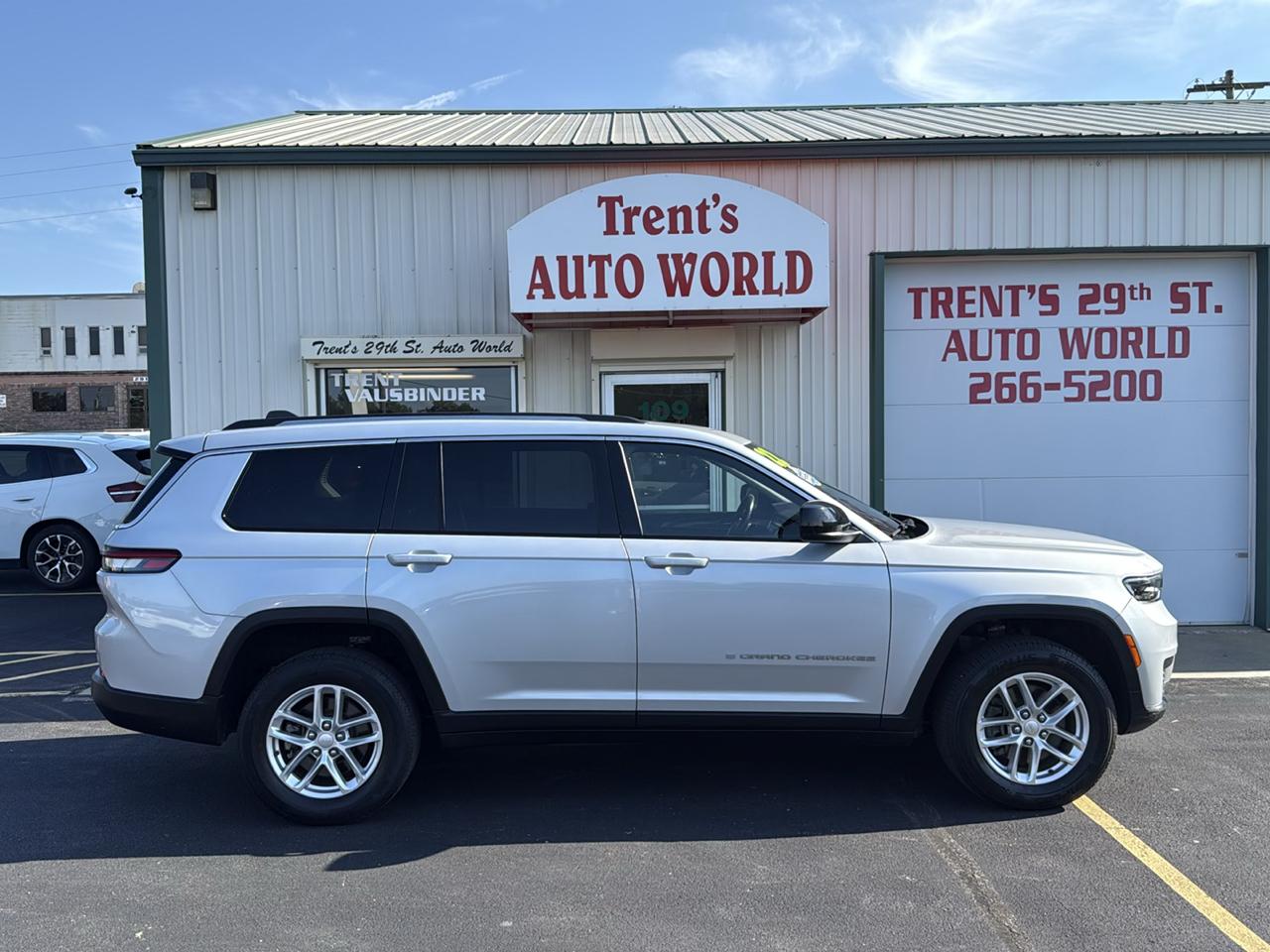 2022 Jeep Grand Cherokee L Laredo 4x4
