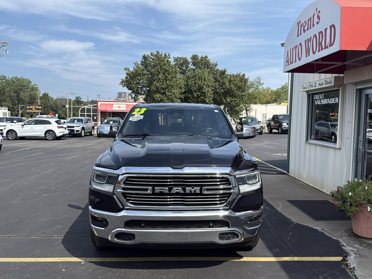 RAM 1500 Laramie 4x4 Crew Cab 5'7" Box 2023