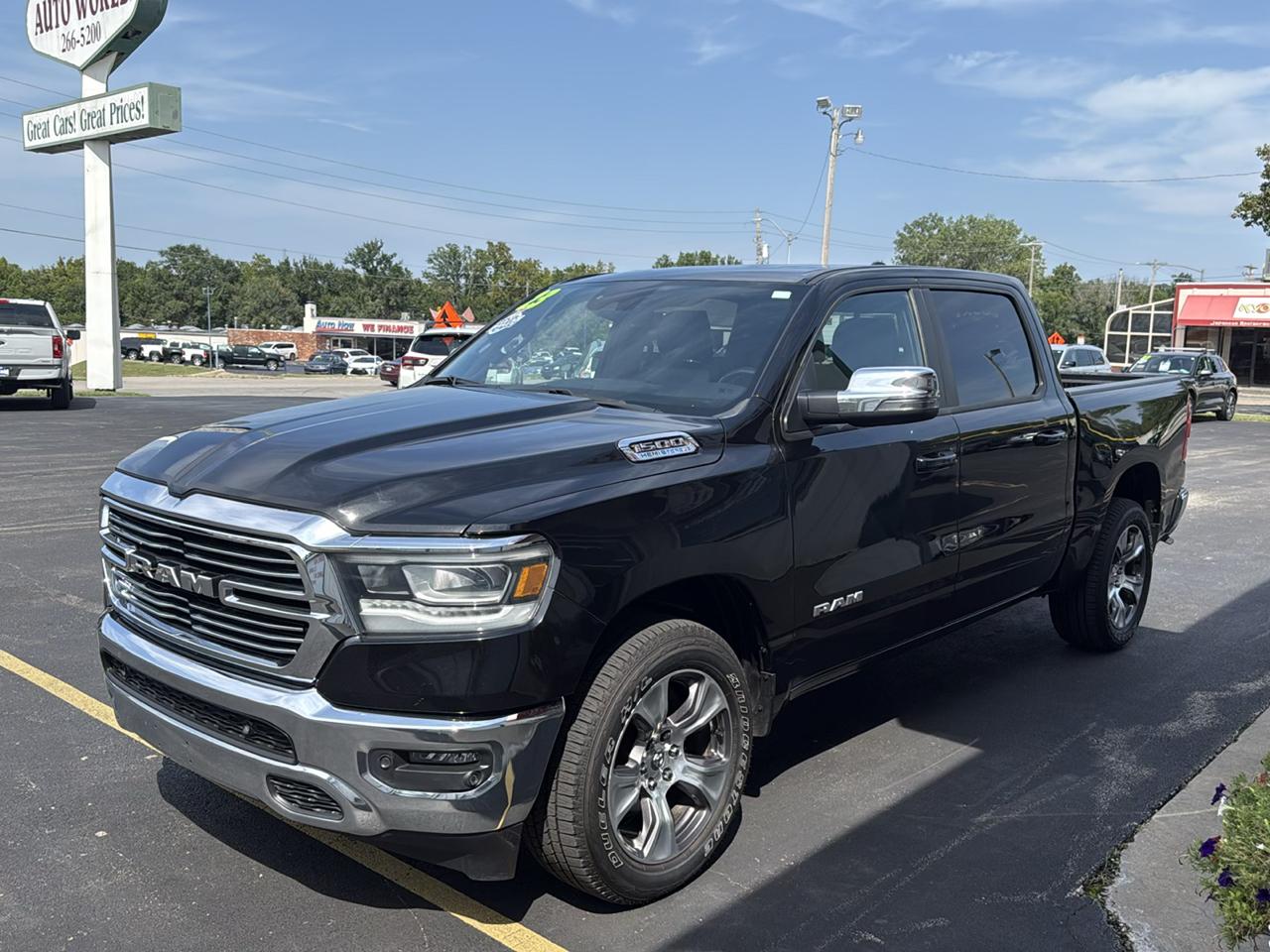 RAM 1500 Laramie 4x4 Crew Cab 5'7" Box 2023