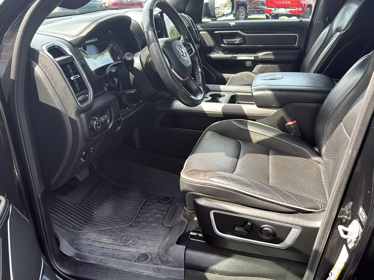RAM 1500 Laramie 4x4 Crew Cab 5'7" Box 2023